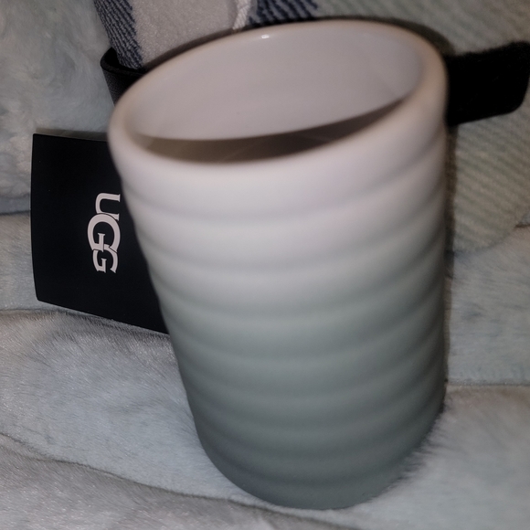 Brand new UGG bathroom set. - Picture 5 of 5